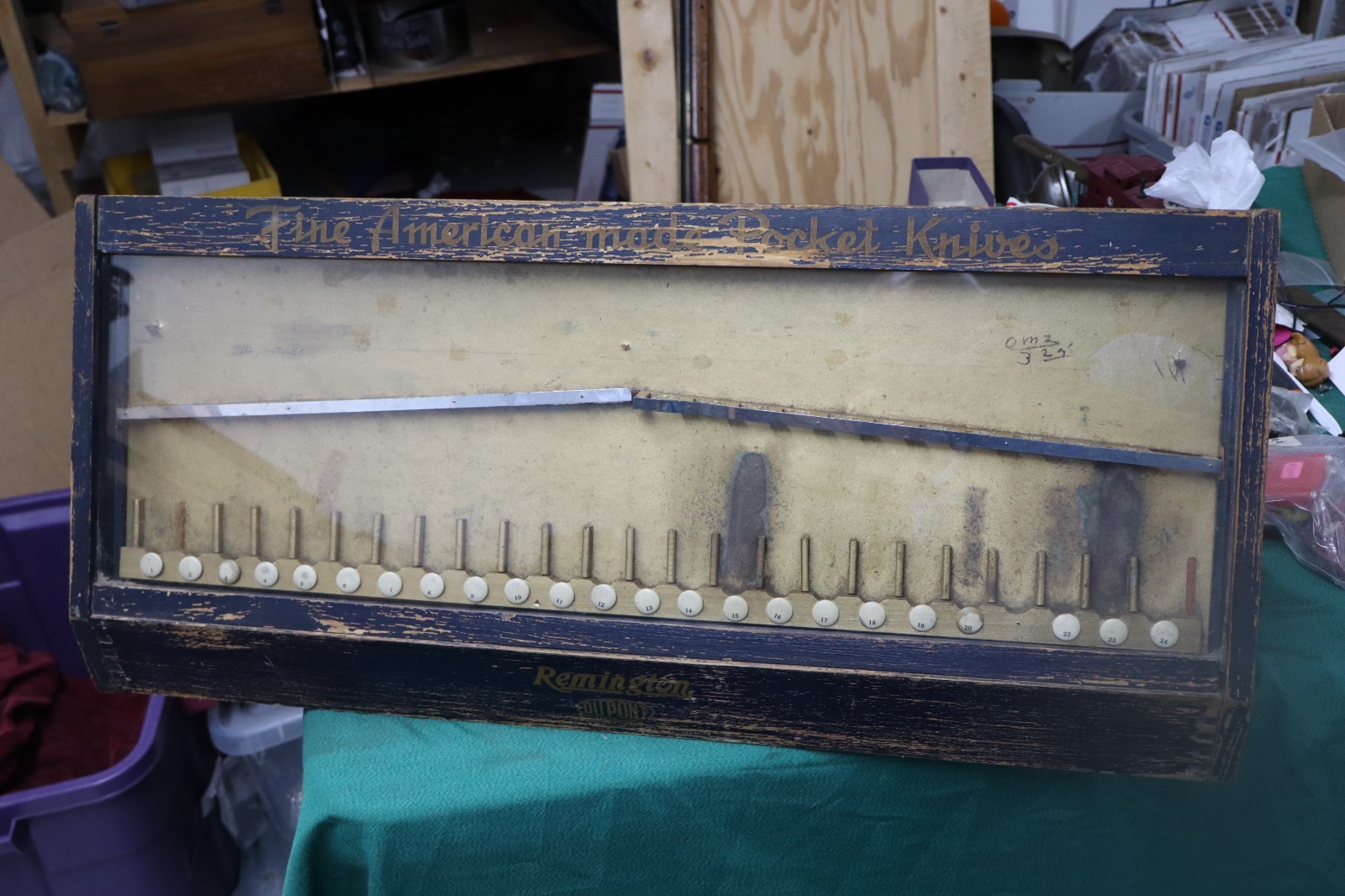 Vintage WOOD REMINGTON DUPONT Retail Knife Display Case! WITH KNIFES 1960S?