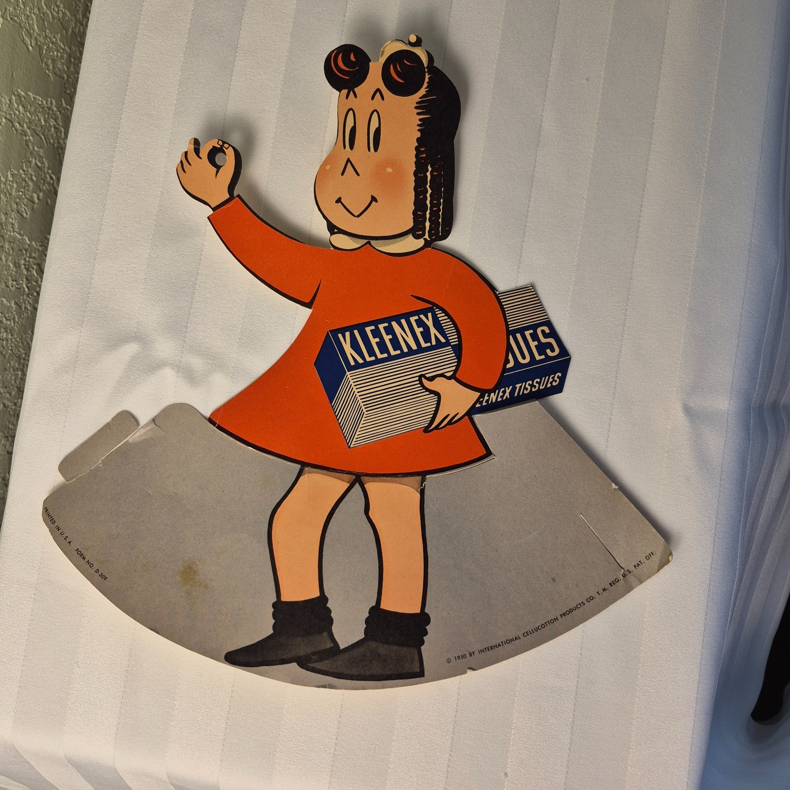 1950 LITTLE LULU TISSUES CARDBOARD STORE COUNTER ADVERTISING PIECE 10″