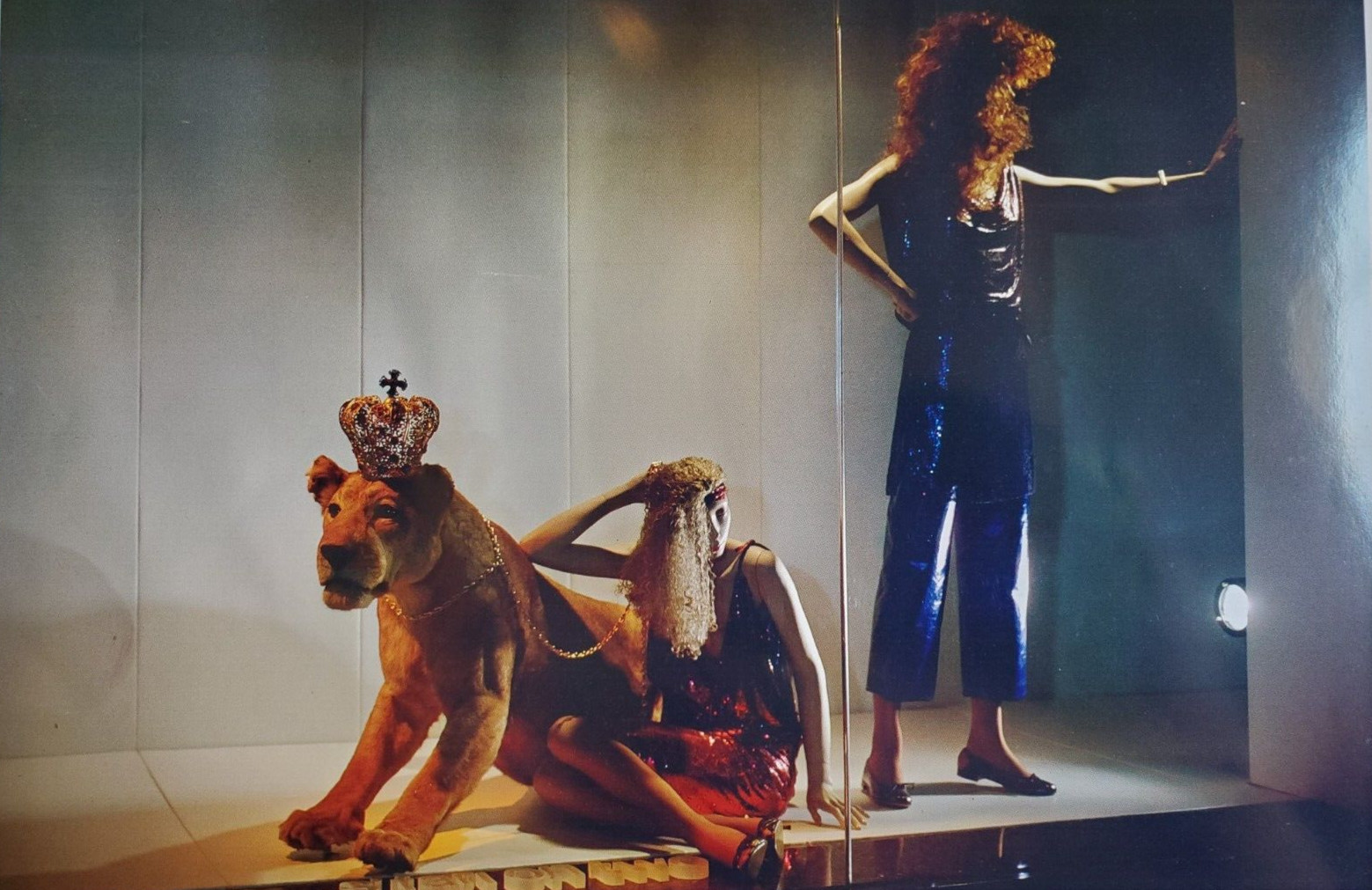 1980s BONWIT TELLER, NEW YORK WINDOW DISPLAY PHOTO PRINT REIGNING BEAUTIES
