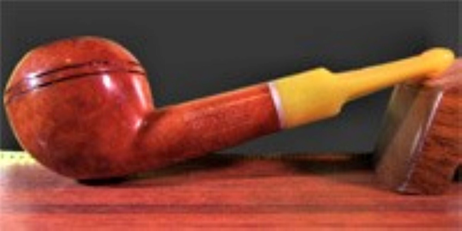 Courtleigh Pipe Display Case, Glass Door, 18 X 10, 1937 Linkman – Dr. Grabow