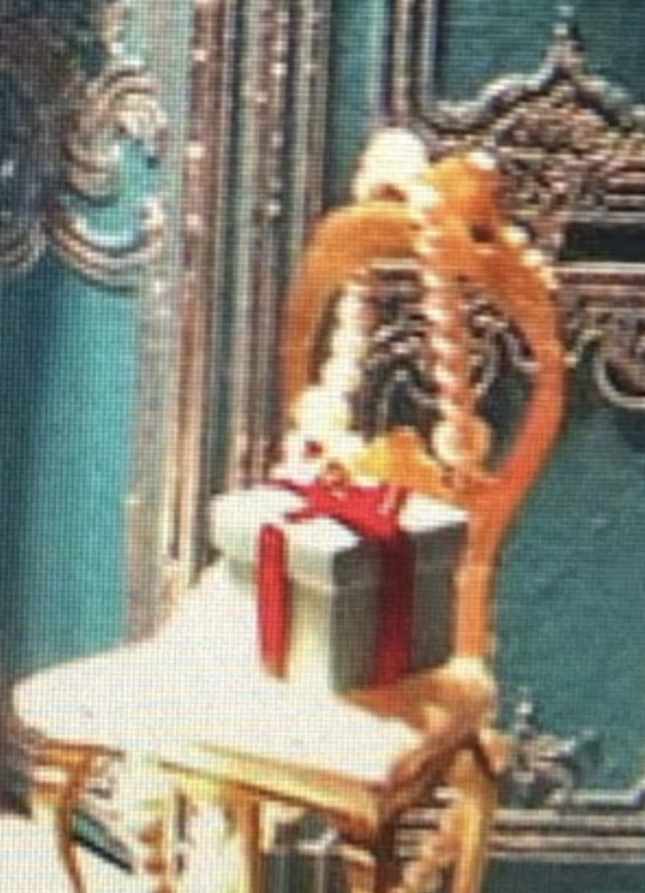 Tiffany&Co Gold Wooden Chair Display Storefront Window Advertising Prop 5.5”