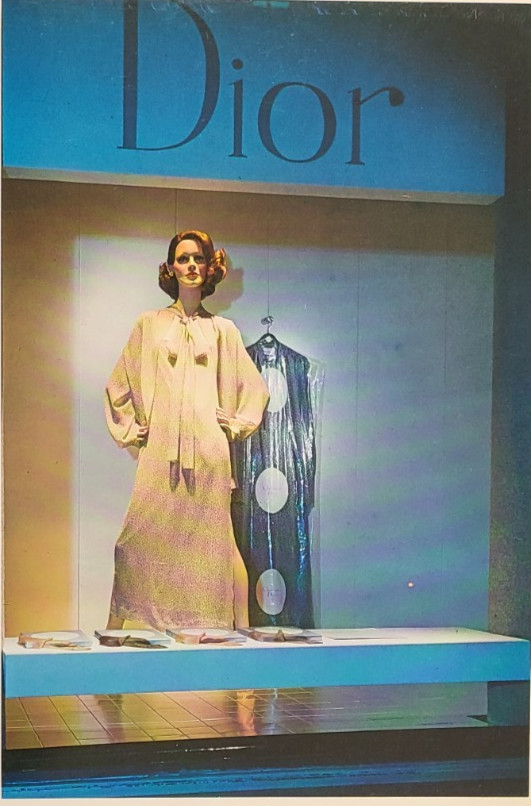 1976 BONWIT TELLER, NEW YORK WINDOW DISPLAY PHOTO PRINT DE RIGEUR