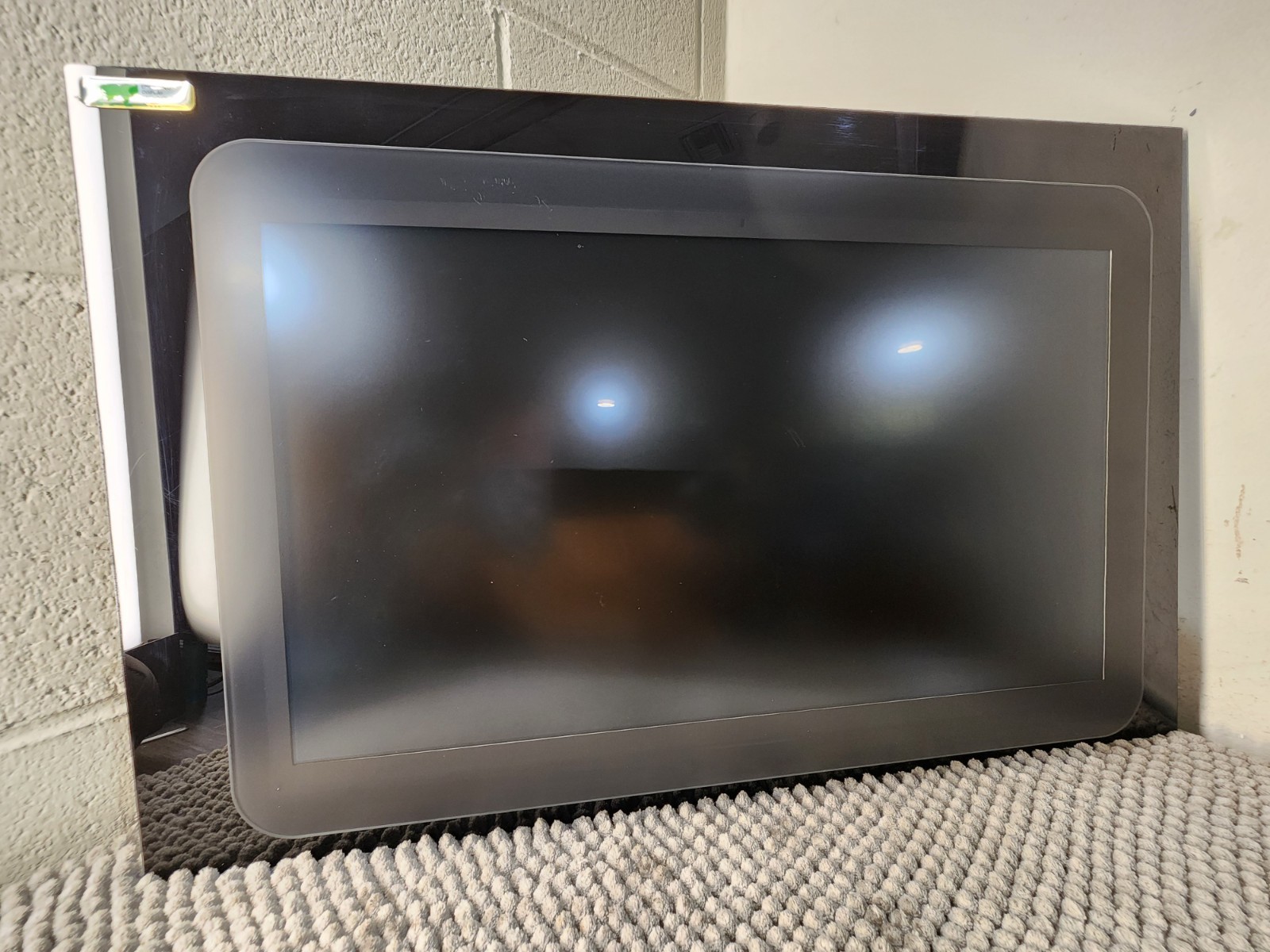 EDT Emerging Display Tech Corp Sample Display Solution 18.5 inch