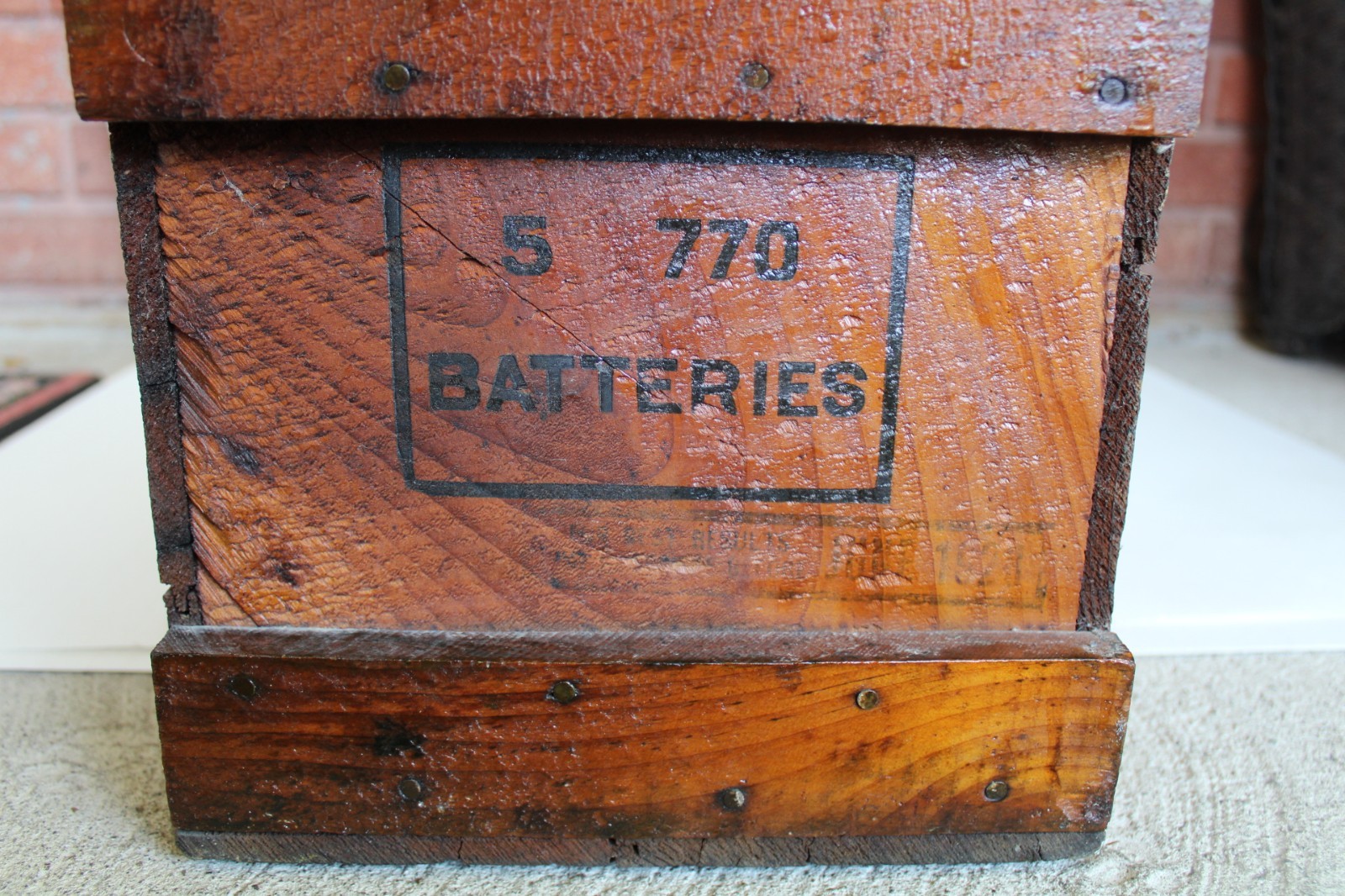Antique 1920’s EVEREADY Batteries Large Wood Advertising Crate (27″)