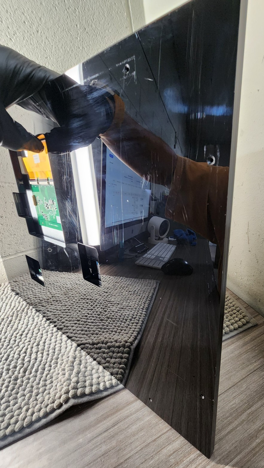 EDT Emerging Display Tech Corp Sample Display Solution 18.5 inch