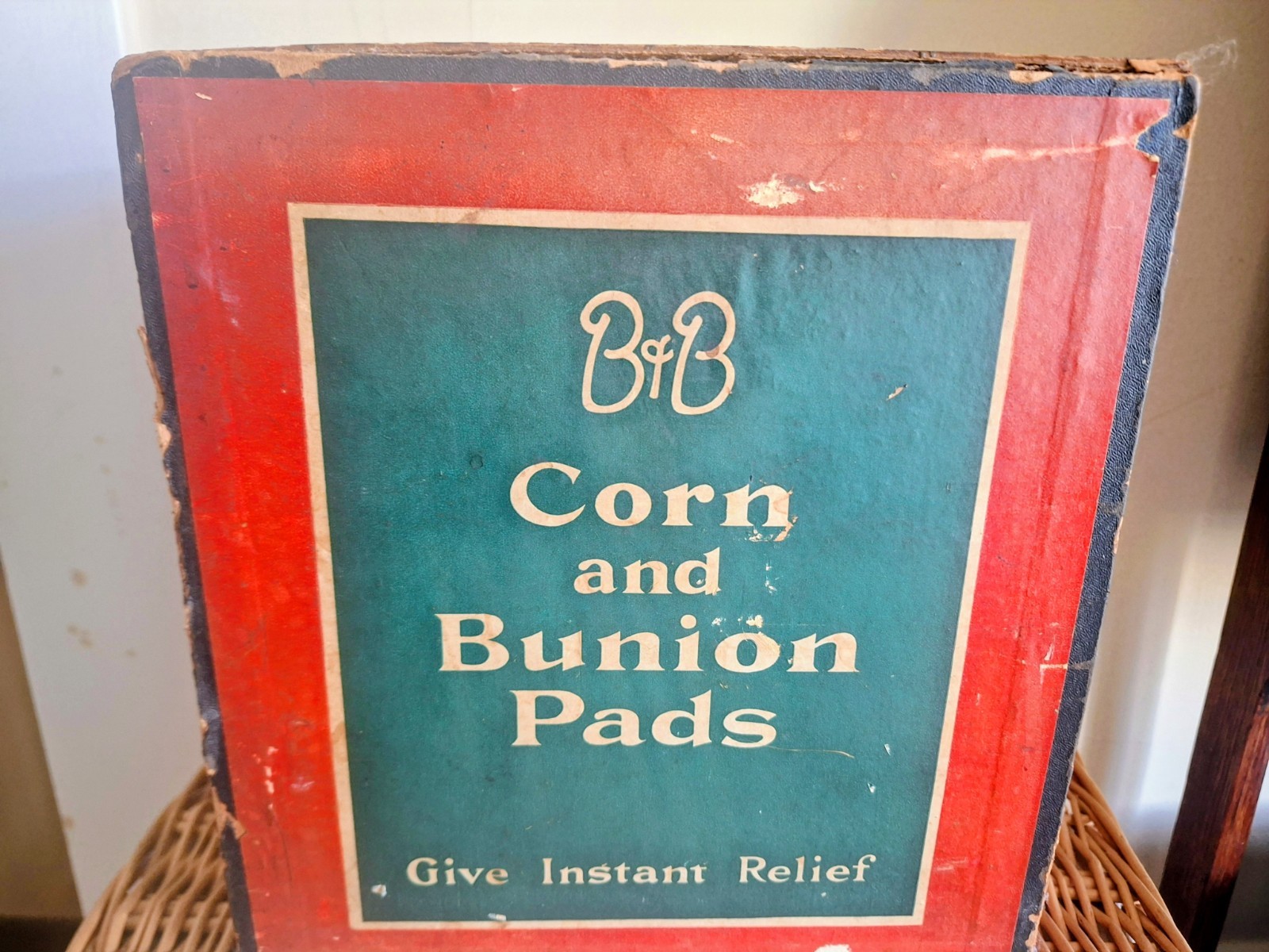 EARLY 1900S JOHNSON & JOHNSON CORN & BUNION CABINET GENERAL STORE DISPLAY EX!!