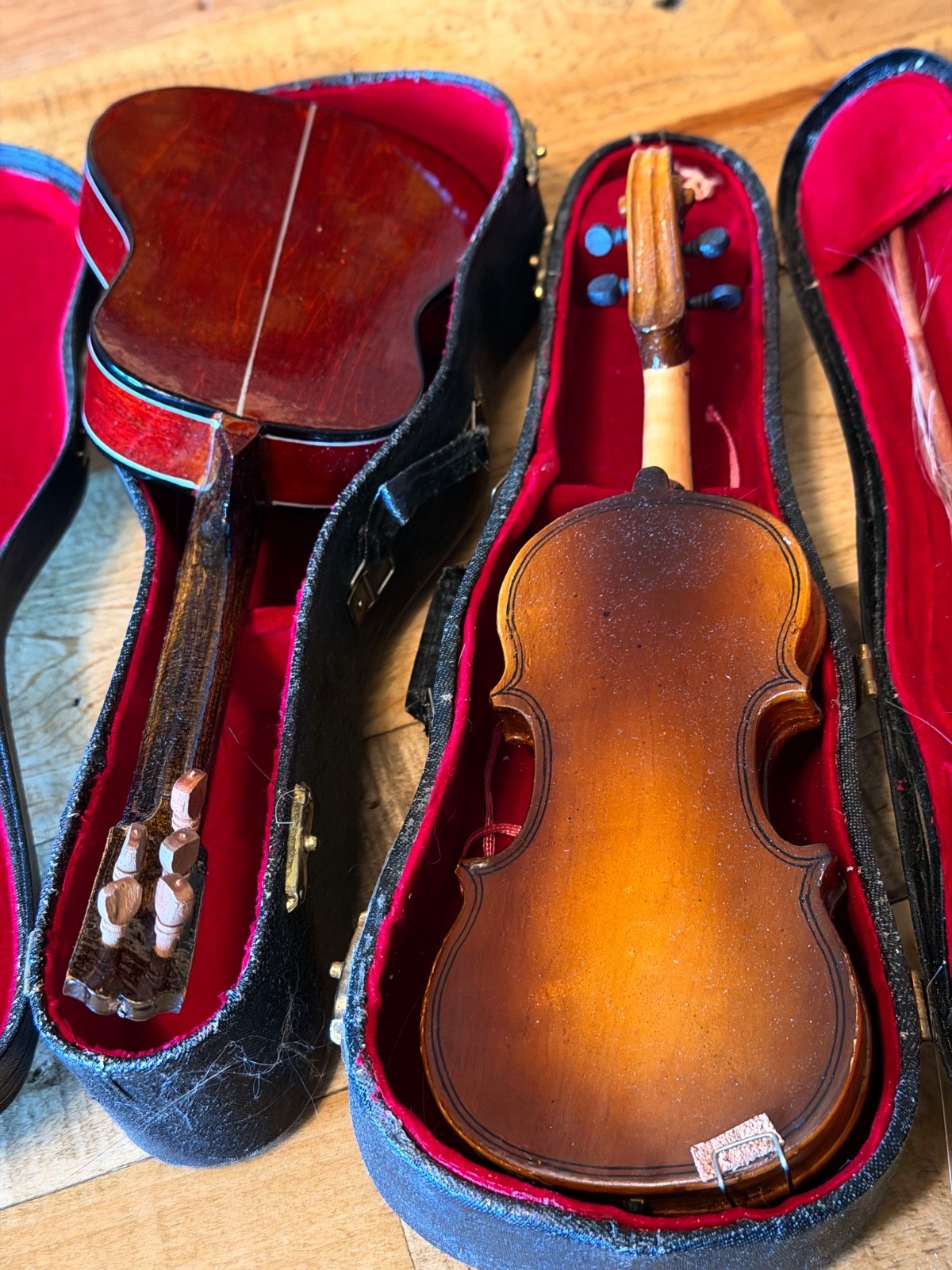 Authentic Models Miniature Instrument Lot Guitar Viola Banjo Violin 4 Pc w/Cases