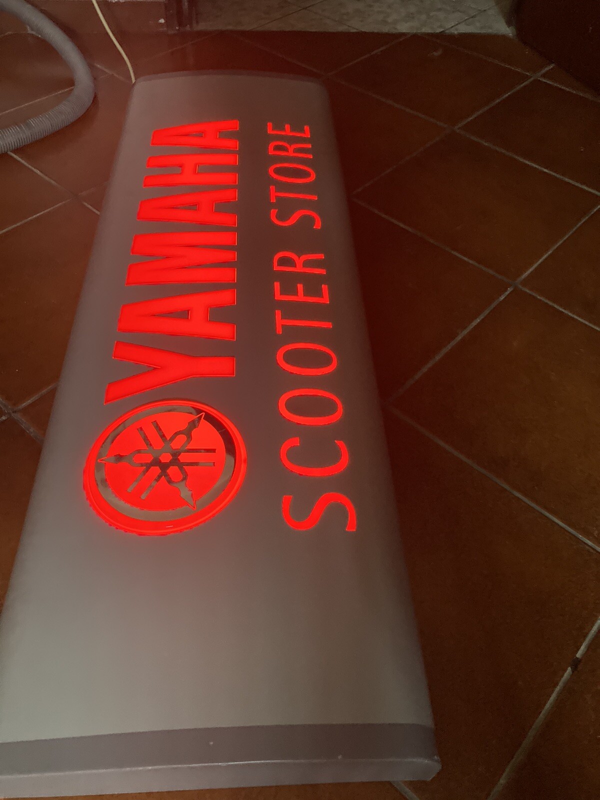 Insegna Luminosa Yamaha scooter store ottima per arredamento officina o in stile