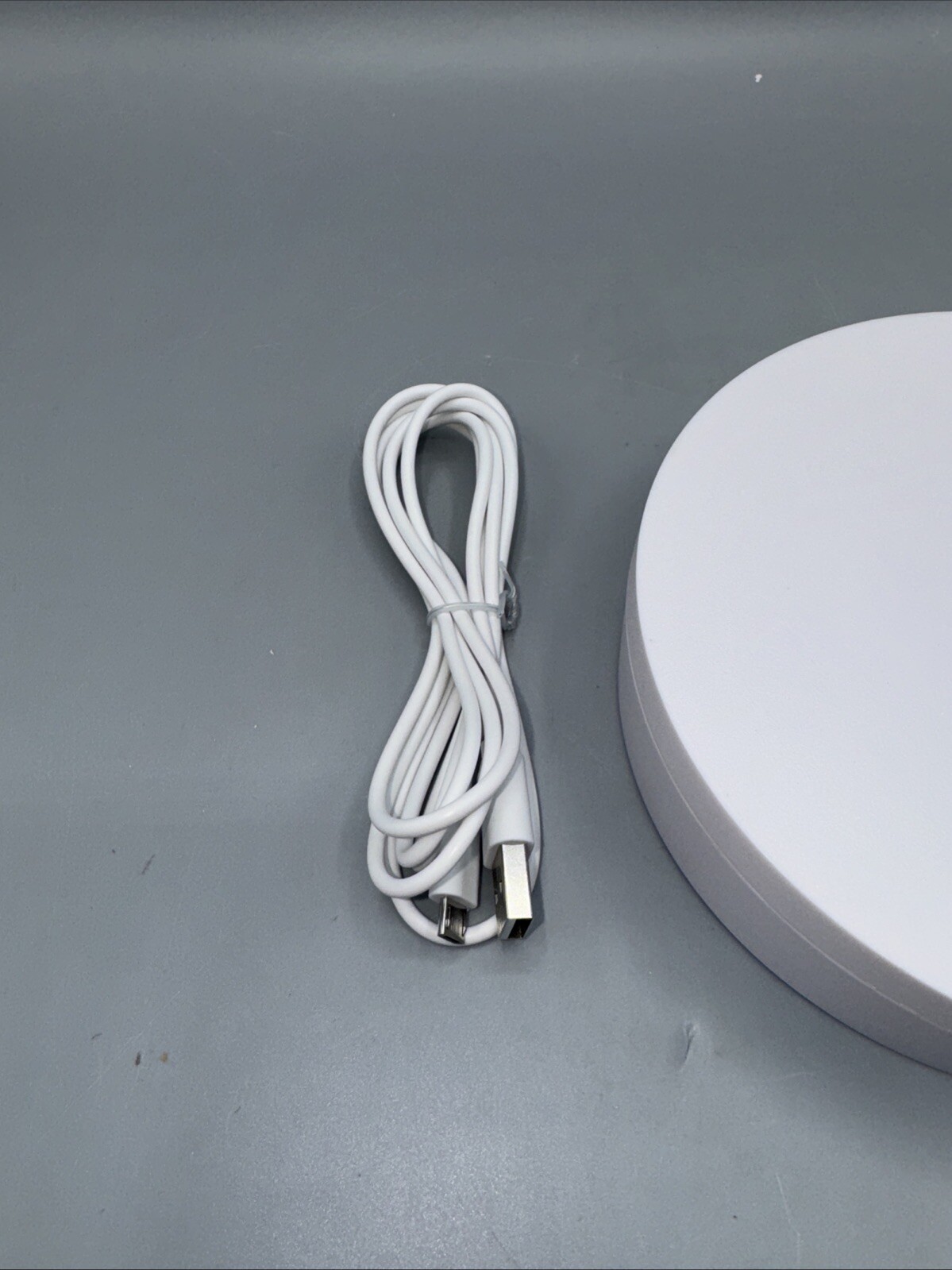 Rotating Display Stand 360 Degree Motorized Rotating Display White