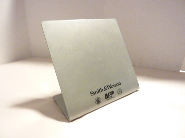 Advertising store display Smith & Wesson metal board stand magnetic easel 8x8x3½