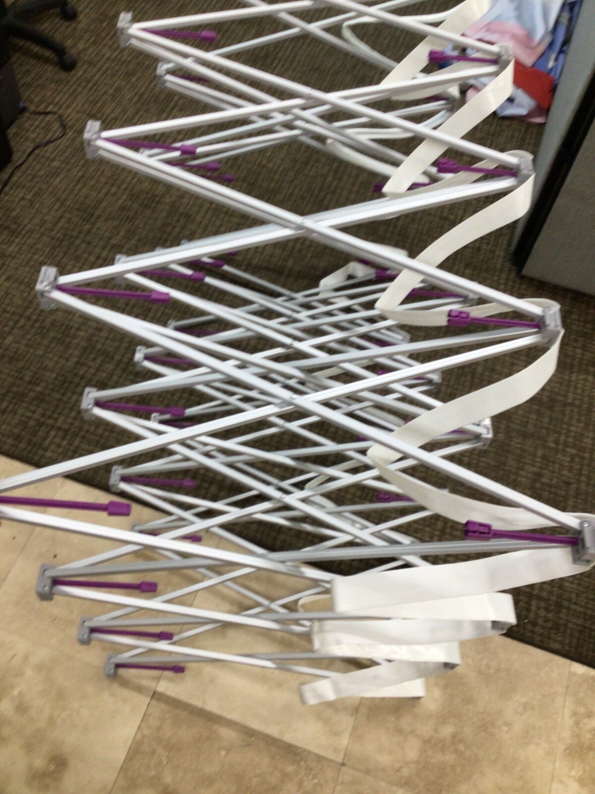 Hop Up 2,4 wide bt 3 high straight frame with webbing in a rolling carrier