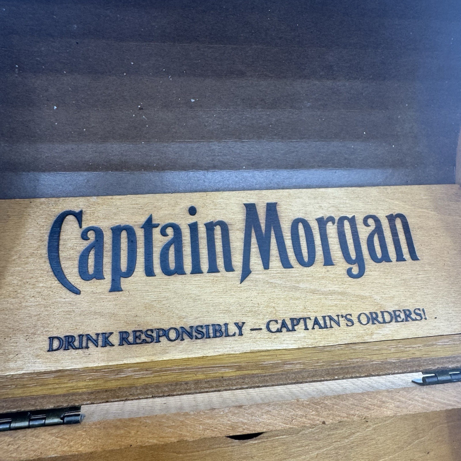 Captain Morgan 100 Proof Wooden Treasure Chest Box Promo Display Chest w Drawer