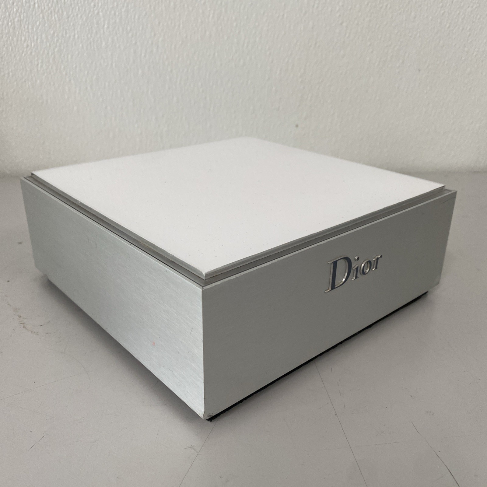 DIOR ONE PIECE LOGO DISPLAY UNIT IN METAL WOOD & PLEXIGLASS – 951