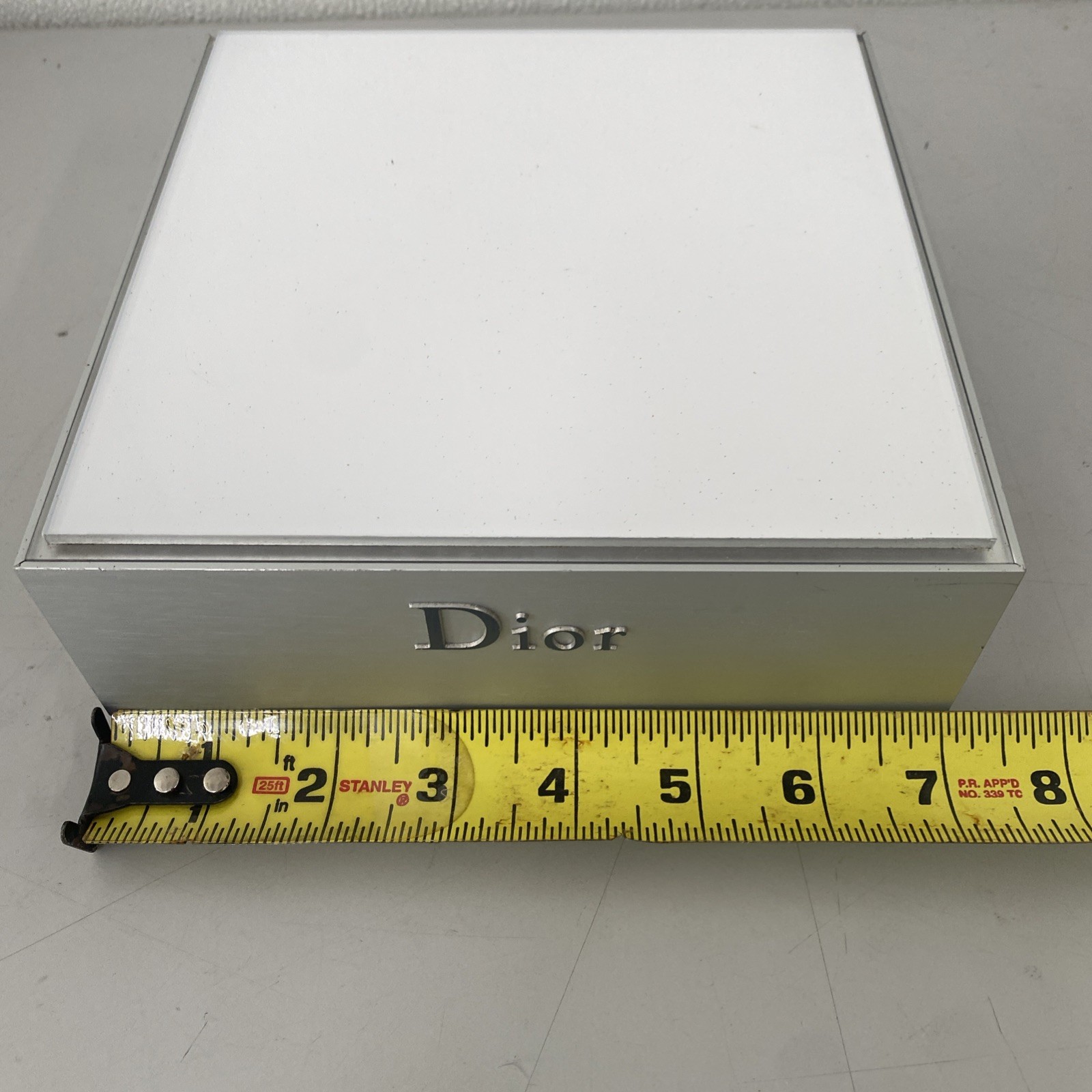 DIOR ONE PIECE LOGO DISPLAY UNIT IN METAL WOOD & PLEXIGLASS – 951