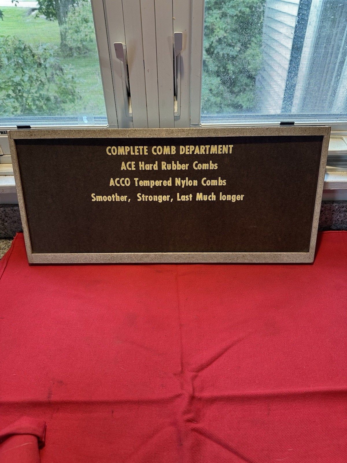VINTAGE ACE HARD RUBBER COMBS / ACCO COMBS SALESMAN MASONITE GLASS DISPLAY BOARD