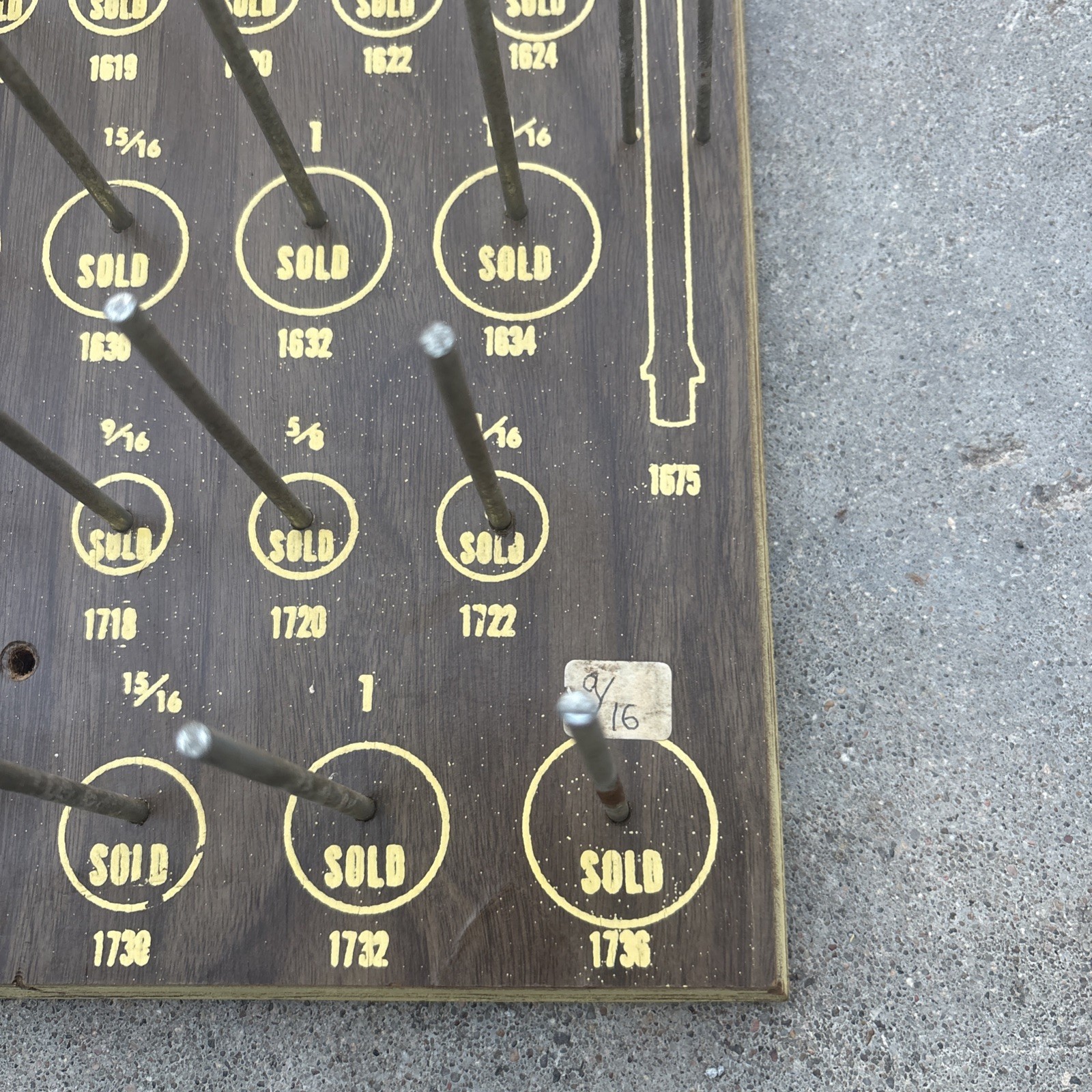 VINTAGE K.A.M.A. BY FLEET TOOL CO. HARDWARE DISPLAY TOOL SET BOARD 24” X 12”