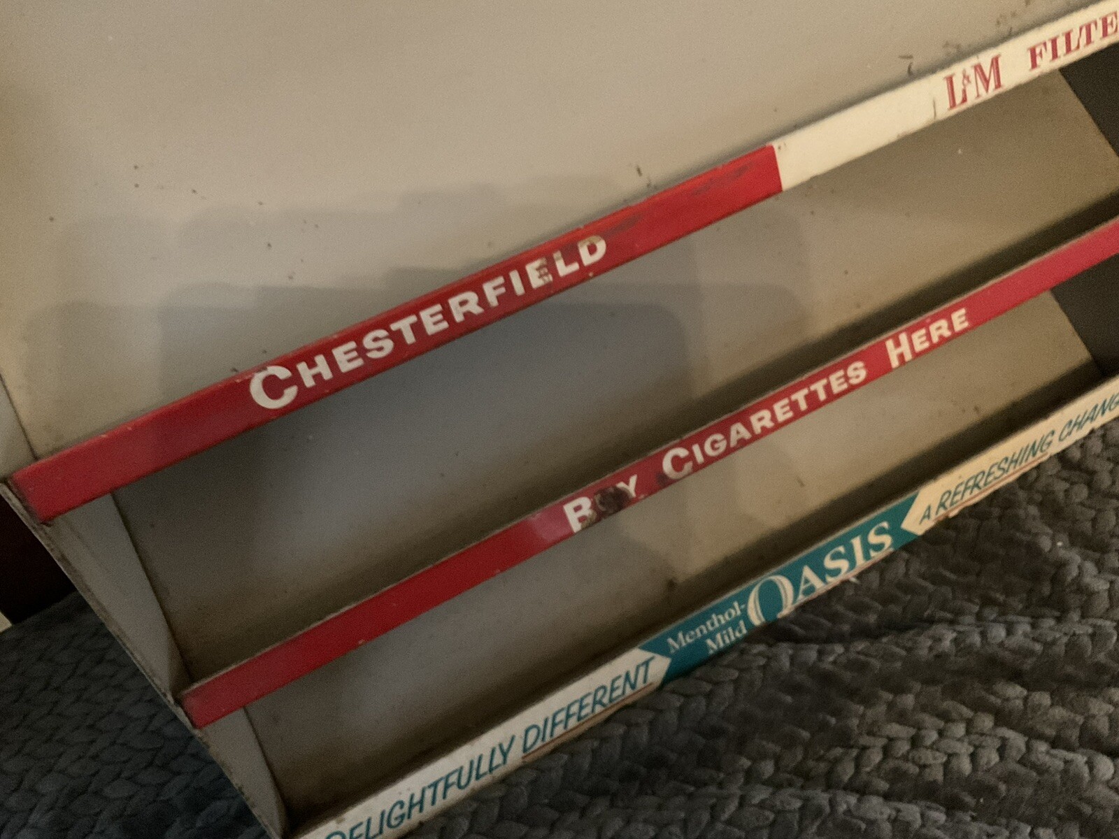 VINTAGE CHESTERFIELD/LM METAL GENERAL STORE CIGARETTE DISPLAY RACK & CARDS