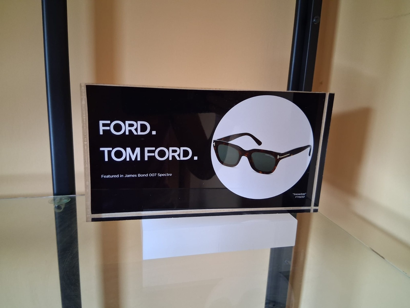 Tom FORD SUNGLASSES DISPLAY LOGO PLAQUE STAND PLEXIGLASS MULTICOLOR