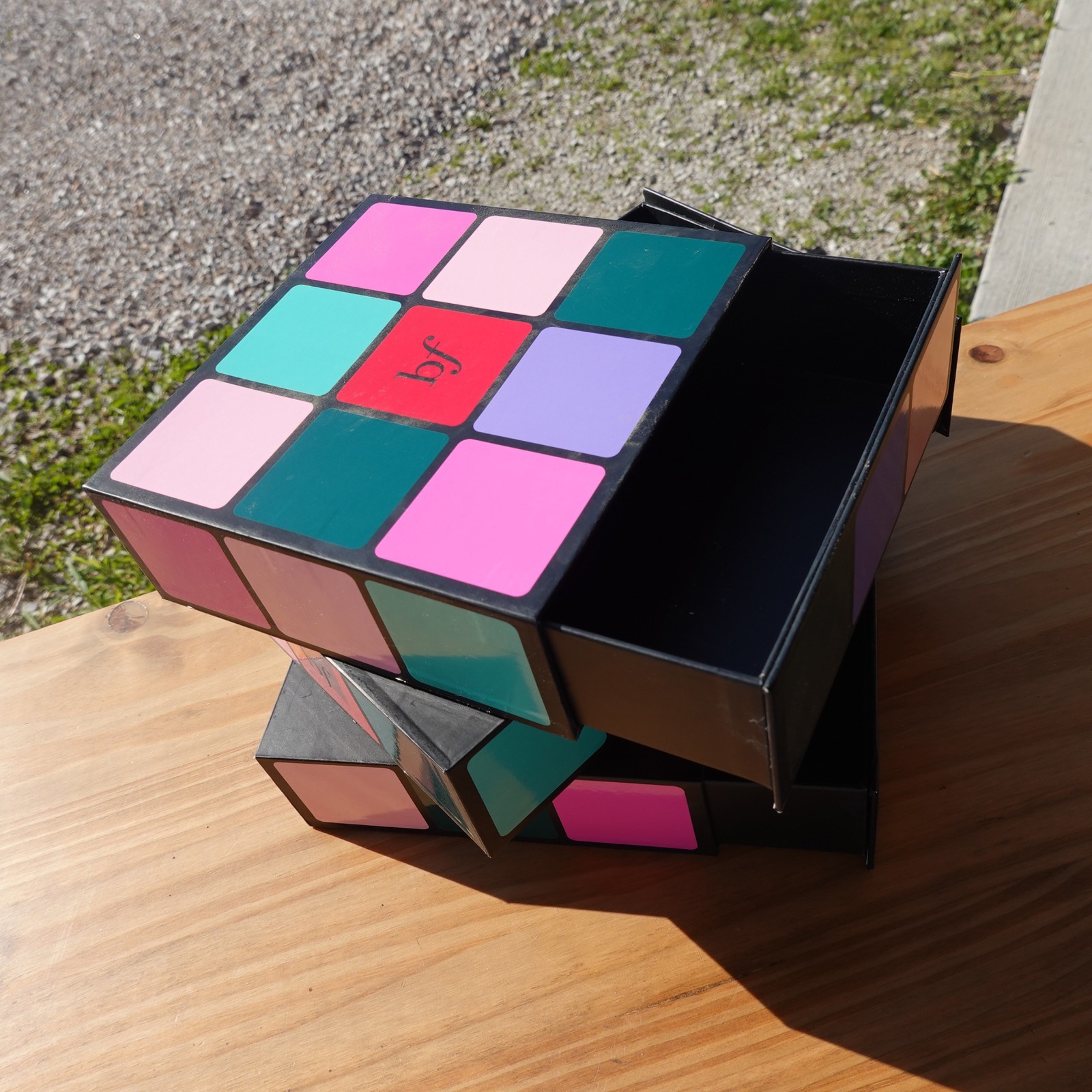EMPTY. Benefit Cosmetics Advent Calendar Glam Cube 2025. FOR DISPLAY
