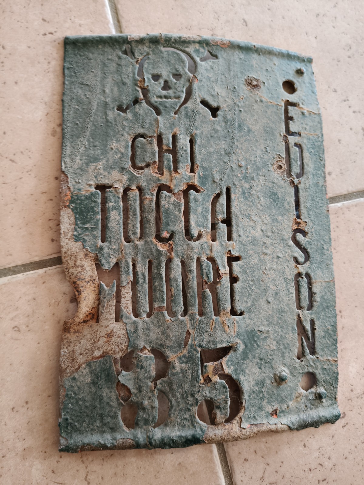 METAL SIGN “WHO TOUCHES DIES” – RARE Advertising CM 32×22 EDISON