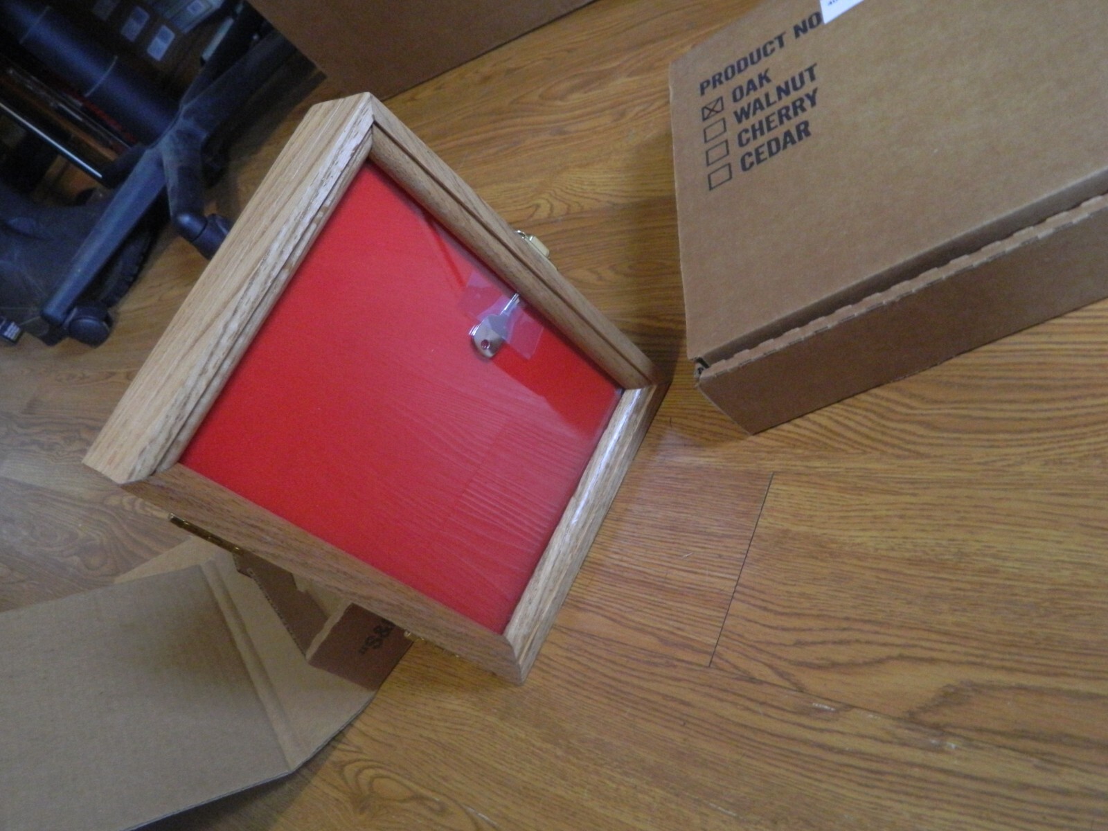 OAK DISPLAY CASE 7.75″ x 9.50 ” x 2.25″ RED LINER BRASS LOCK HINGE’S MADE IN USA