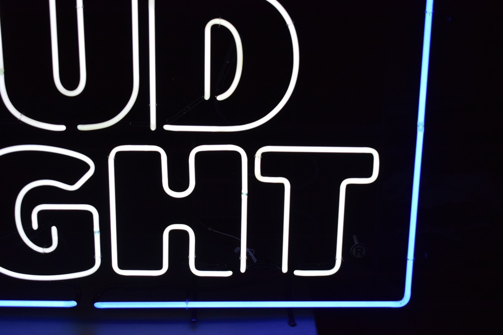 BUD LIGHT NEON SIGN 3 IN 1 WIRE FRAME HUGE 4 FEET WIDE 26″ TALL USA 2016 LED