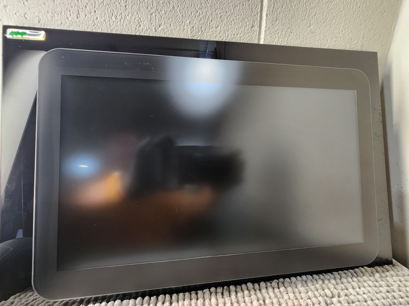 EDT Emerging Display Tech Corp Sample Display Solution 18.5 inch