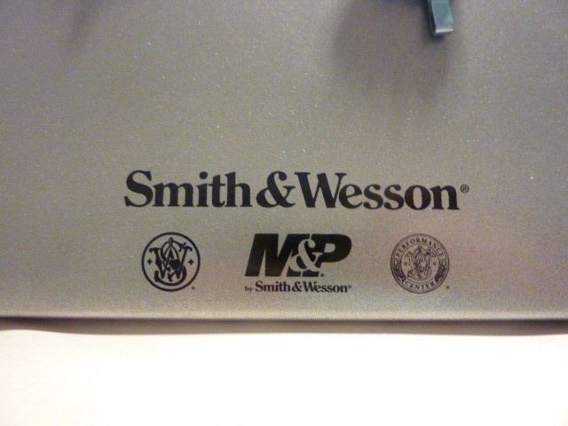 Advertising store display Smith & Wesson metal board stand magnetic easel 8x8x3½