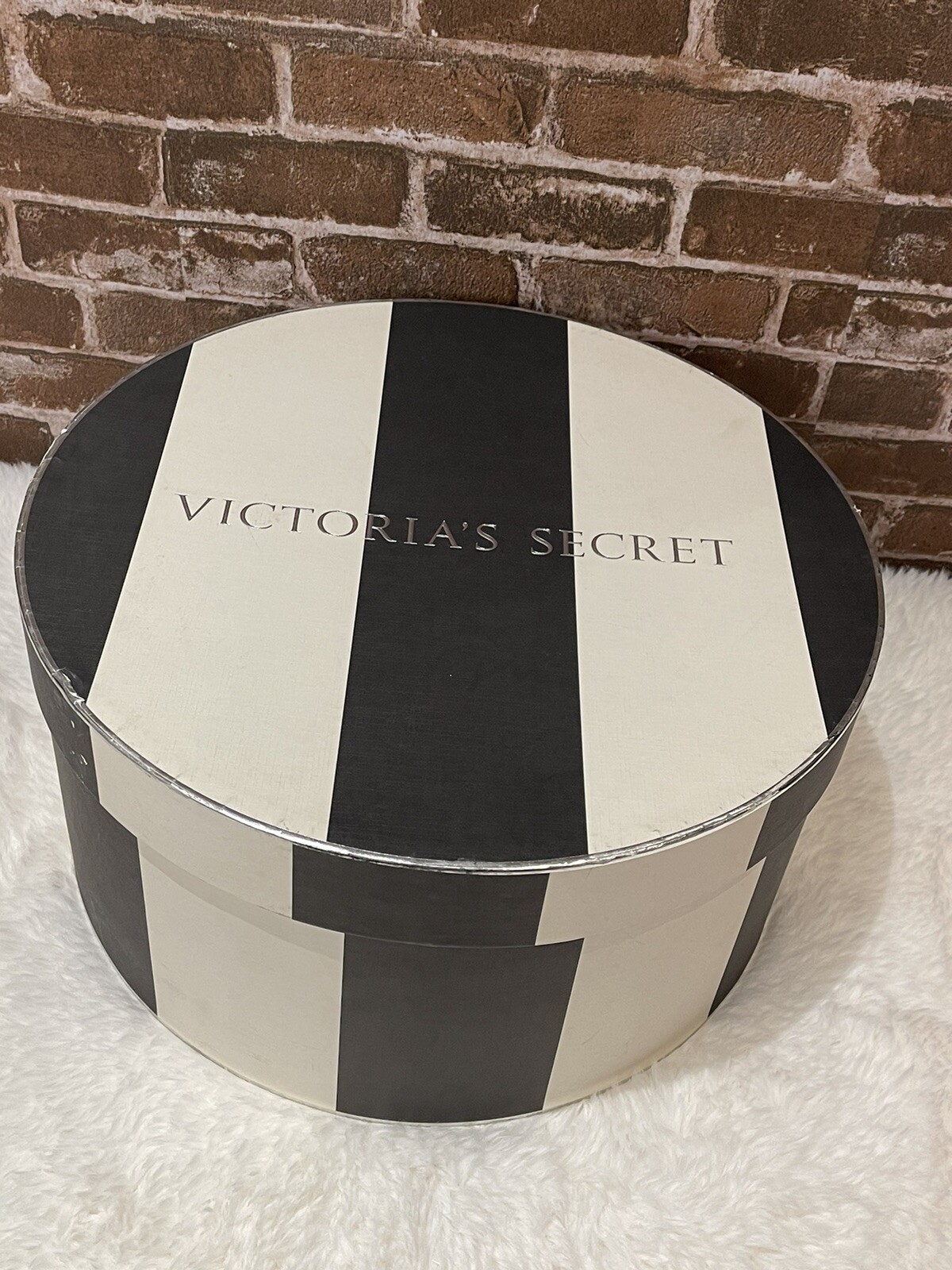 VICTORIA’S SECRET HAT BOXES DISPLAY PROPS PINK STRIPED BLACK STRIPED RARE SET