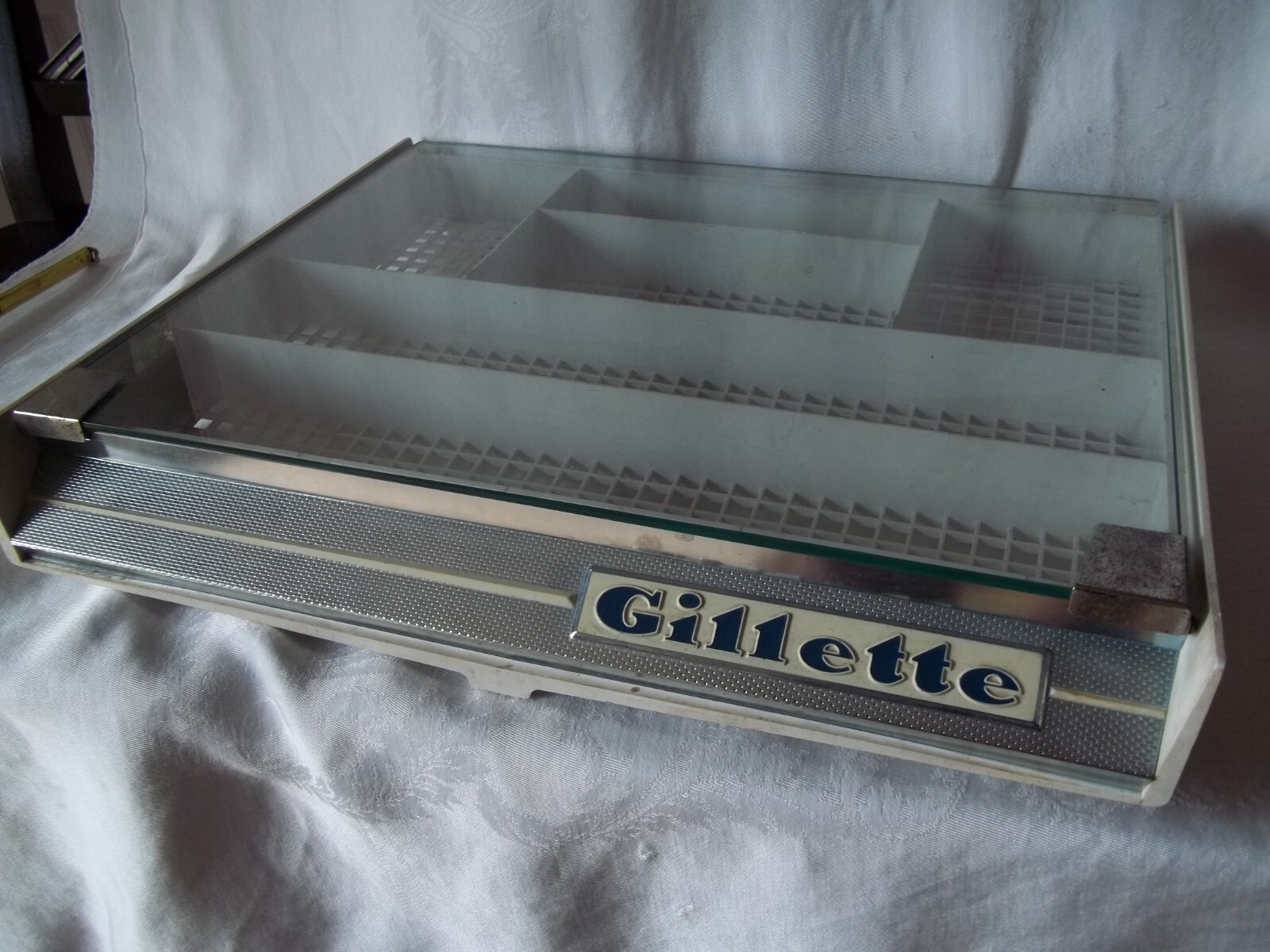 Vintage GILLETTE STORE COUNTERTOP RAZOR DISPLAY CASE With Glass Top 2.5”x14x17”
