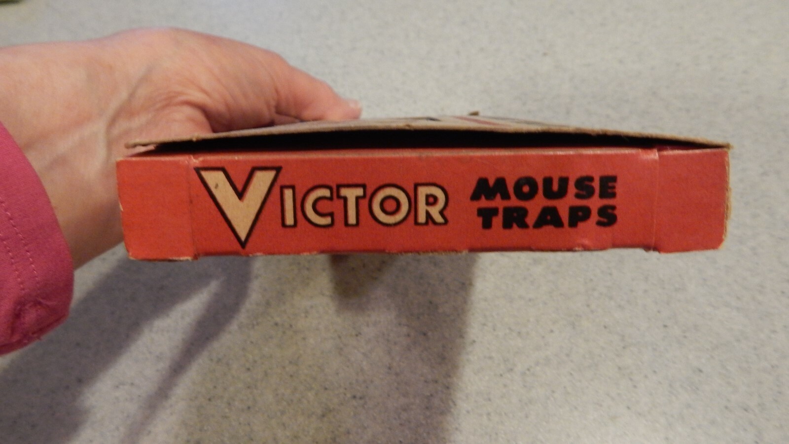Victor Mouse Traps With Display Box and 3 Unused Traps – 1953