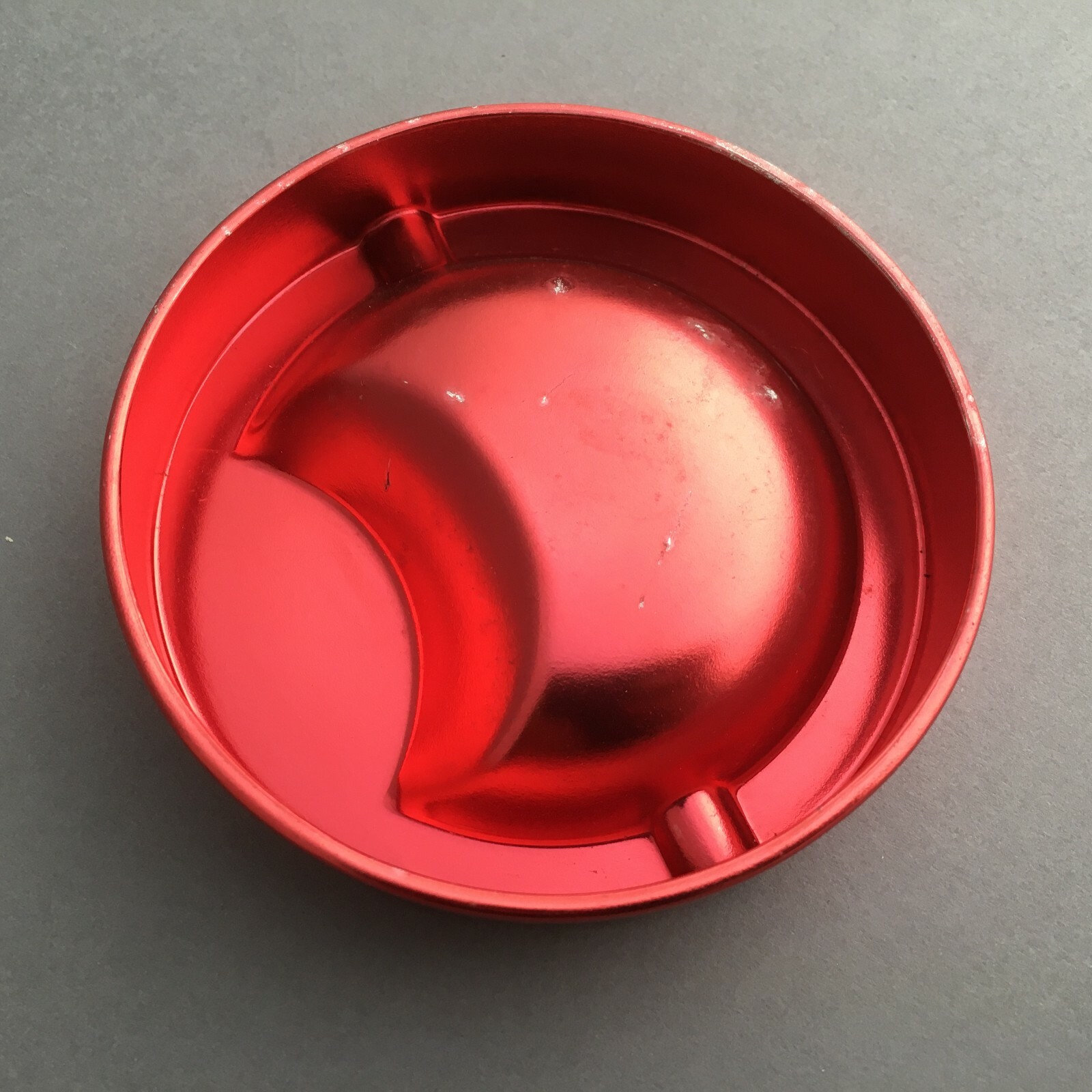 S.PELLEGRINO ORANGE WATER QUINOTTO ASHTRAY ALUMINUM ANODIZED RED ’70