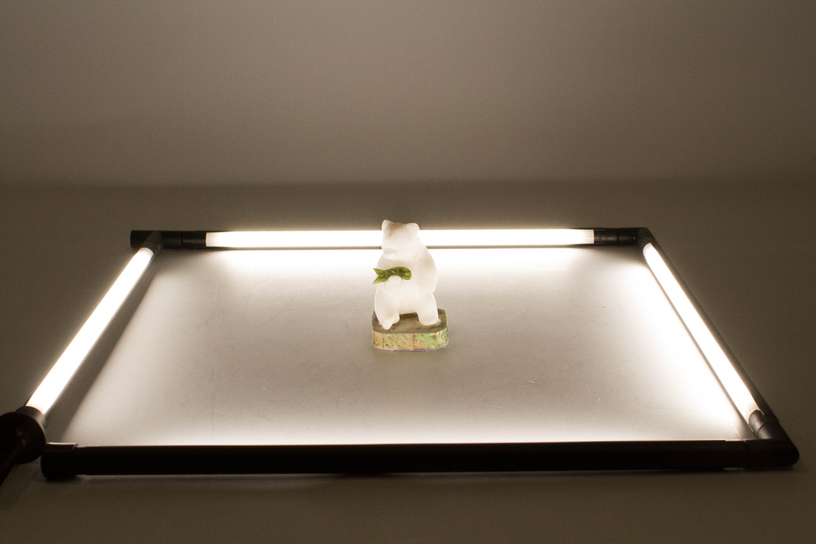 4 sided lighted bottom base LED Light for product display showcase trade show