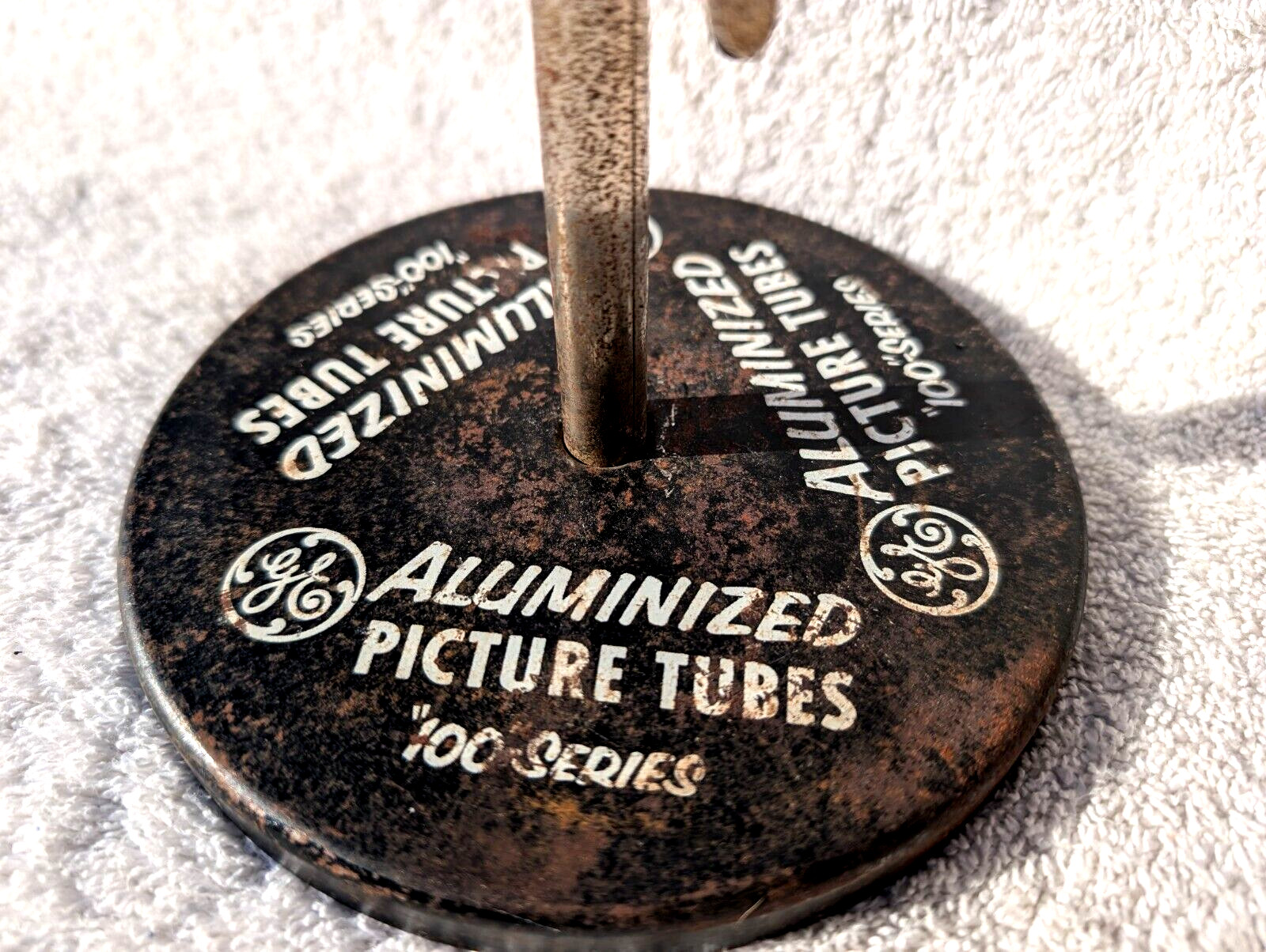 G.E. General Electric 100 Series Aluminized TV Picture Tube Store Display c.1956