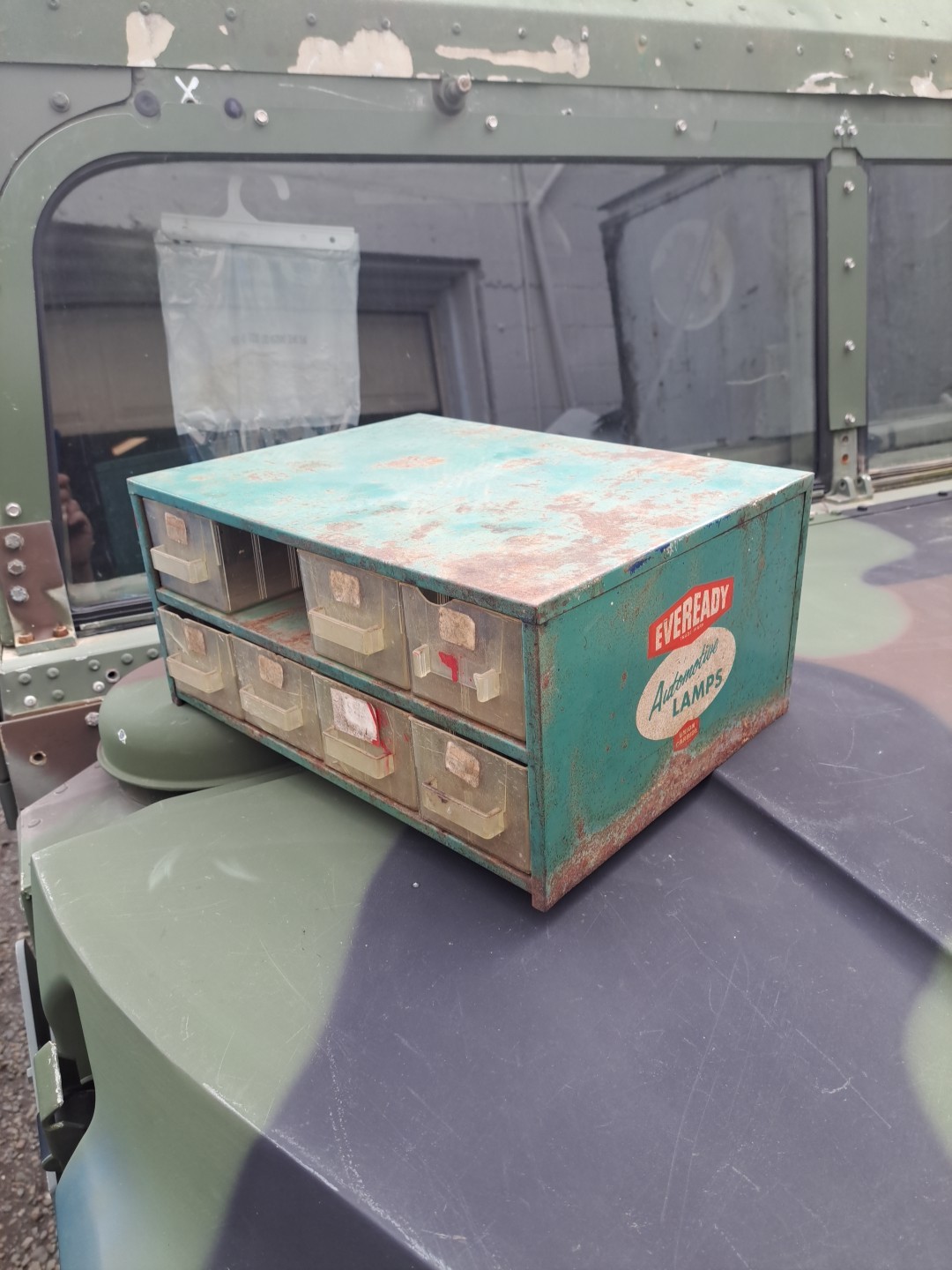 Vintage Eveready Automotive Lamp green metal cabinet (No Bulbs) Advertising Box
