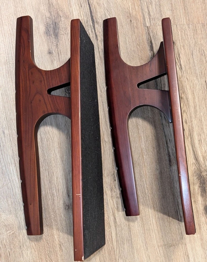 Pair (2) of Maui Jim Wooden Displays Multi Glasses Countertop Retail Sales Rack