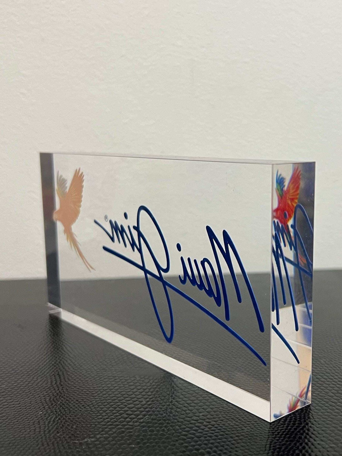 Pre-Owned Maui Jim Acrylic Retail Display Plaque-Iconic Logo with Parrot Design
