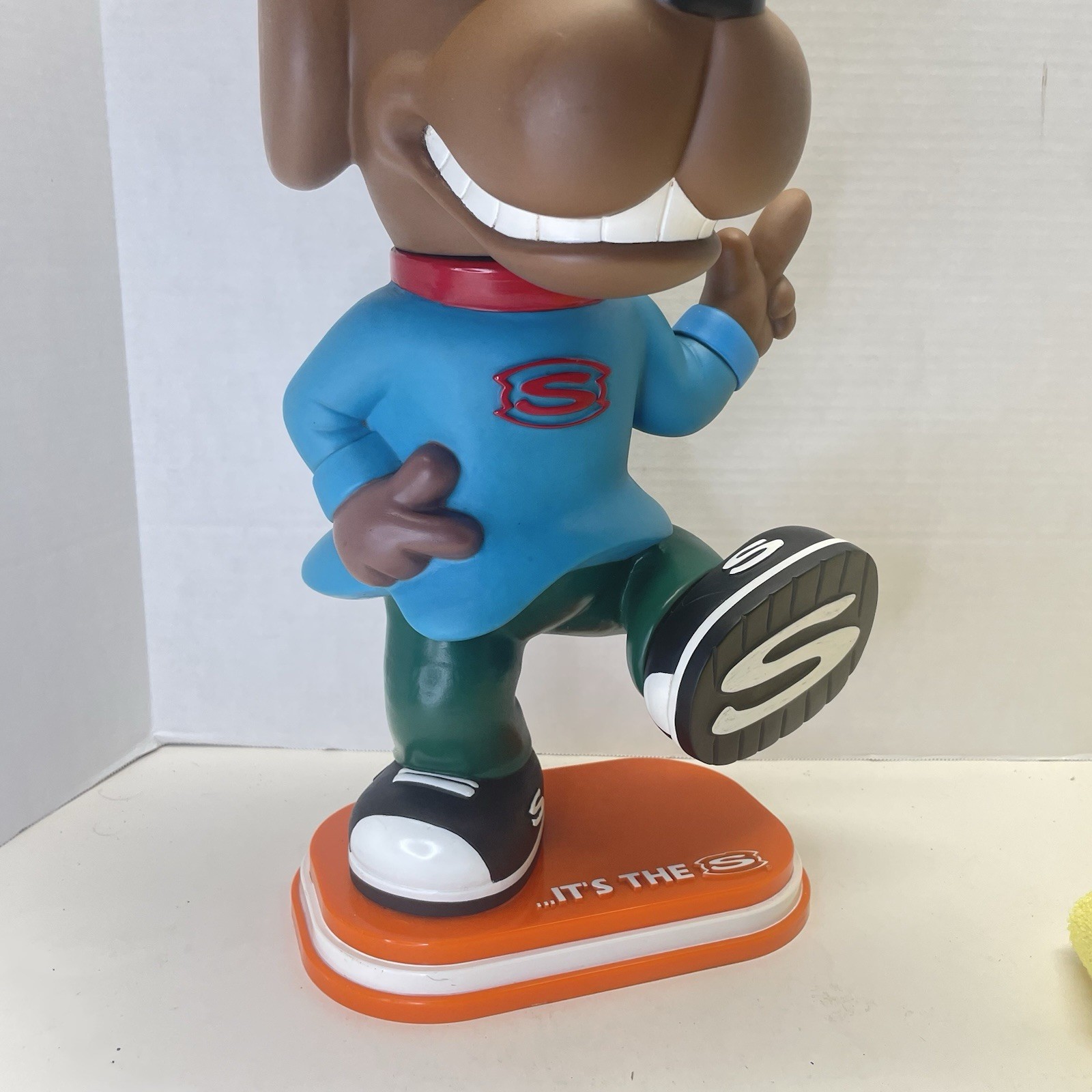 SKECHERS Shoe Sneakers Dog STORE DISPLAY ADVERTISING STATUE 17″ EXTRA Rare!