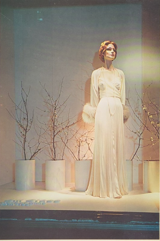 1970s BONWIT TELLER, NY WINDOW DISPLAY PHOTO PRINT ELEGANCE IN ALL-WHITE