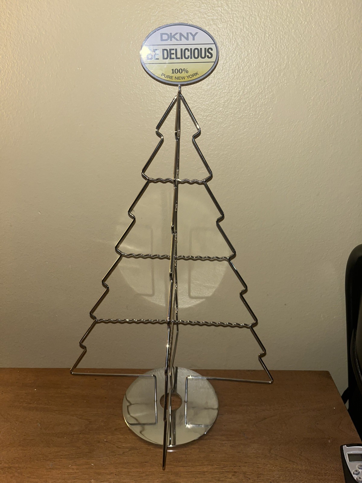 RARE DKNY “Be Delicious” CHRISTMAS PROMOTIONAL RETAIL FIXTURE FOR APPLE PERFUME!