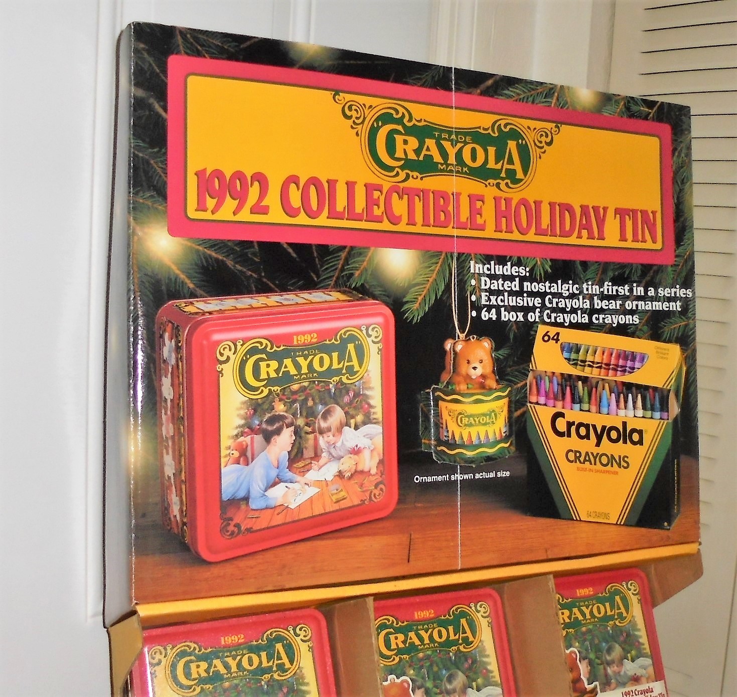 Crayola Collectible Holiday Tin Ornament Bear 64 Crayons Box Store Display 1992