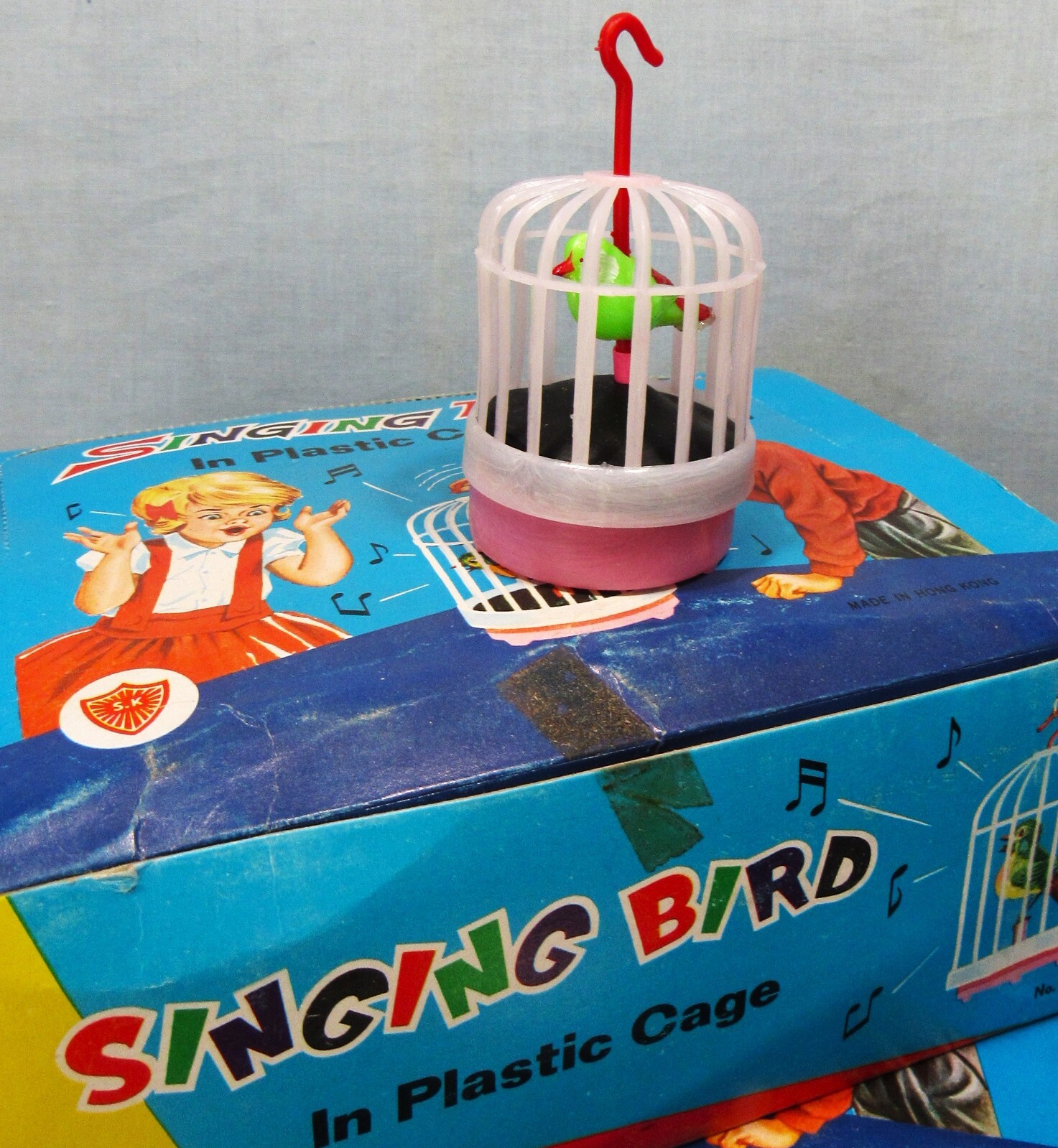 12 Toy Singing Birds in Cages + Counter Top Store Display Box ~ Hong Kong ~ N.R.