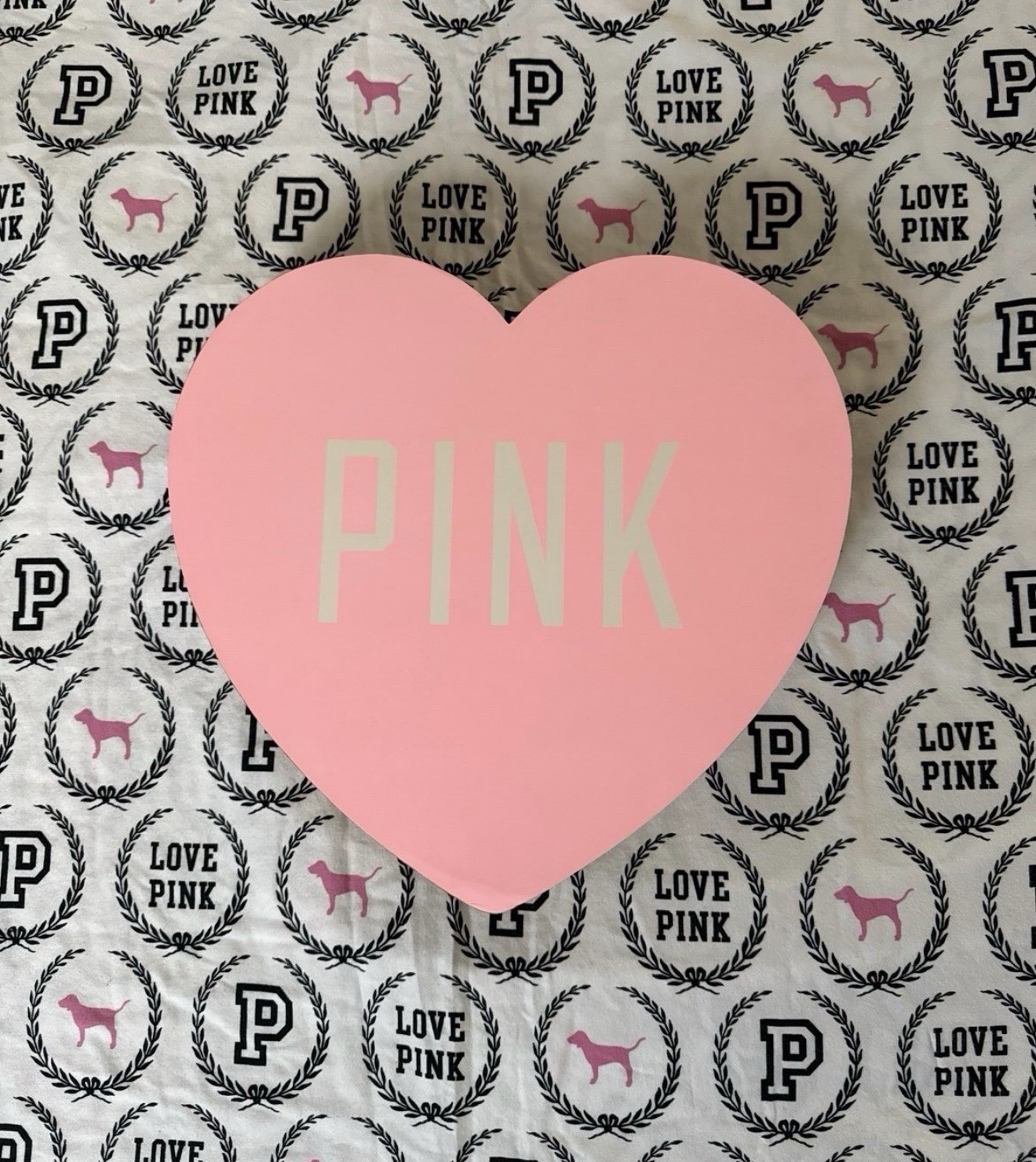 Victoria’s Secret VS PINK Heart-Shaped Store Display Sign Pink Prop Decor RARE