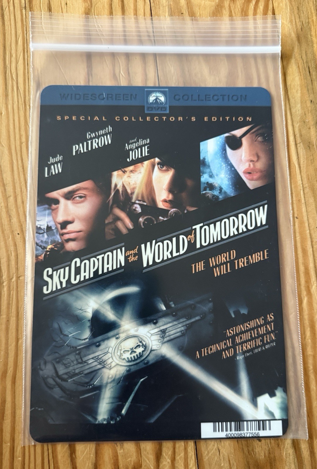 SKY CAPTAIN AND THE WORLD OF TOMORROW BLOCKBUSTER VIDEO BACKER CARD 5″X8″