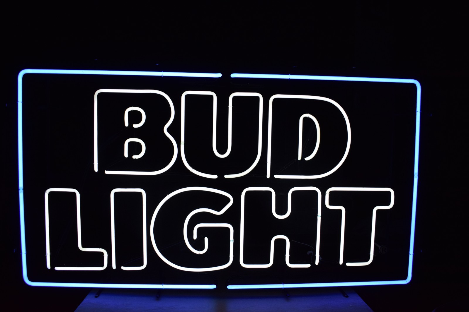 BUD LIGHT NEON SIGN 3 IN 1 WIRE FRAME HUGE 4 FEET WIDE 26″ TALL USA 2016 LED