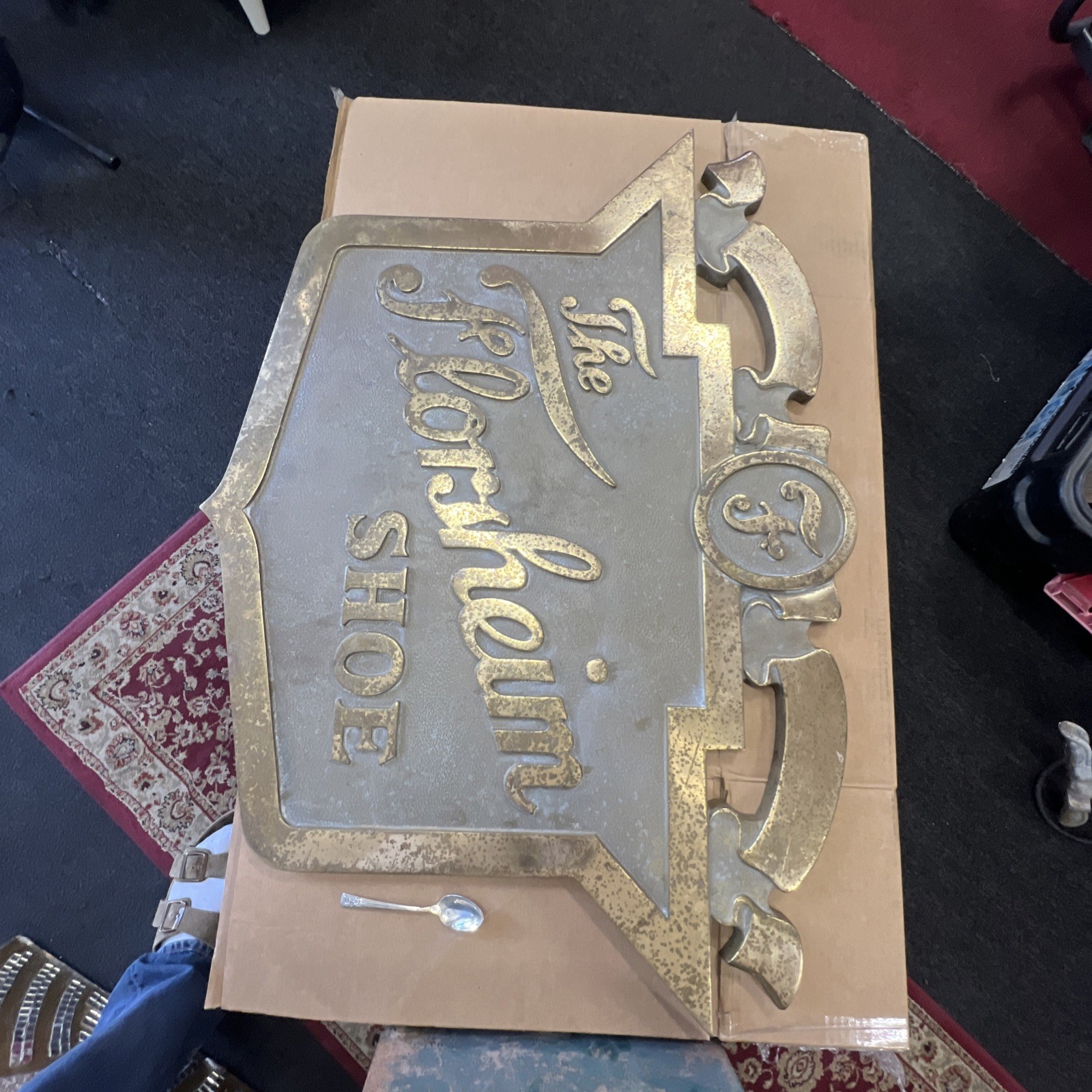 The FLORSHEIM SHOE Brass Department Store Display Advert Sign 94 LBS 41×291/2