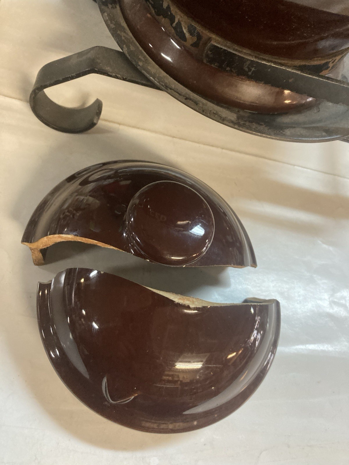 Large Banquet Tea Store Display With Rare Original Metal Bottom Easel Lid Broke