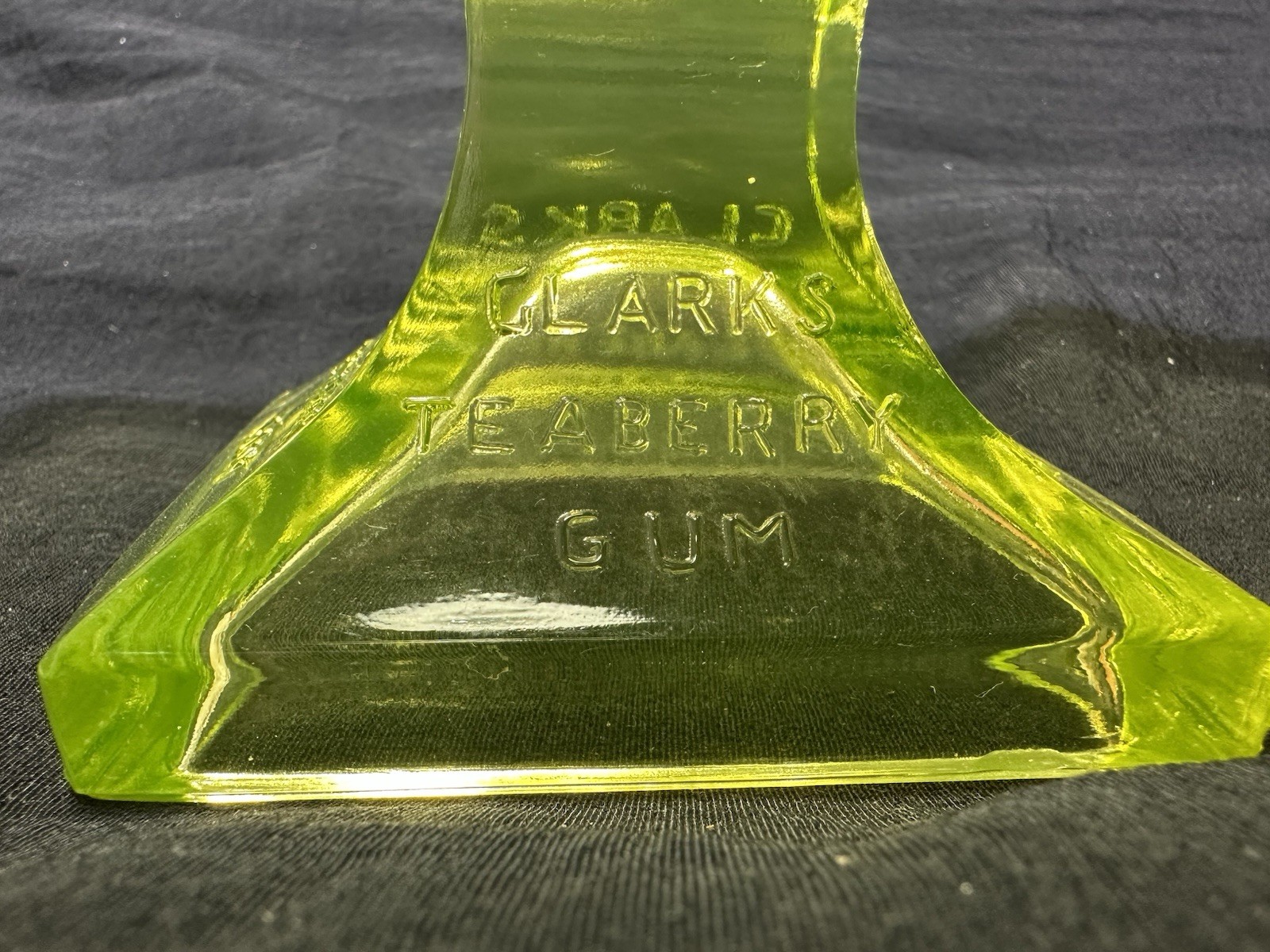 Vintage Vaseline/Uranium Clark’s Teaberry Gum Glass Display Tray w/ Original Gum