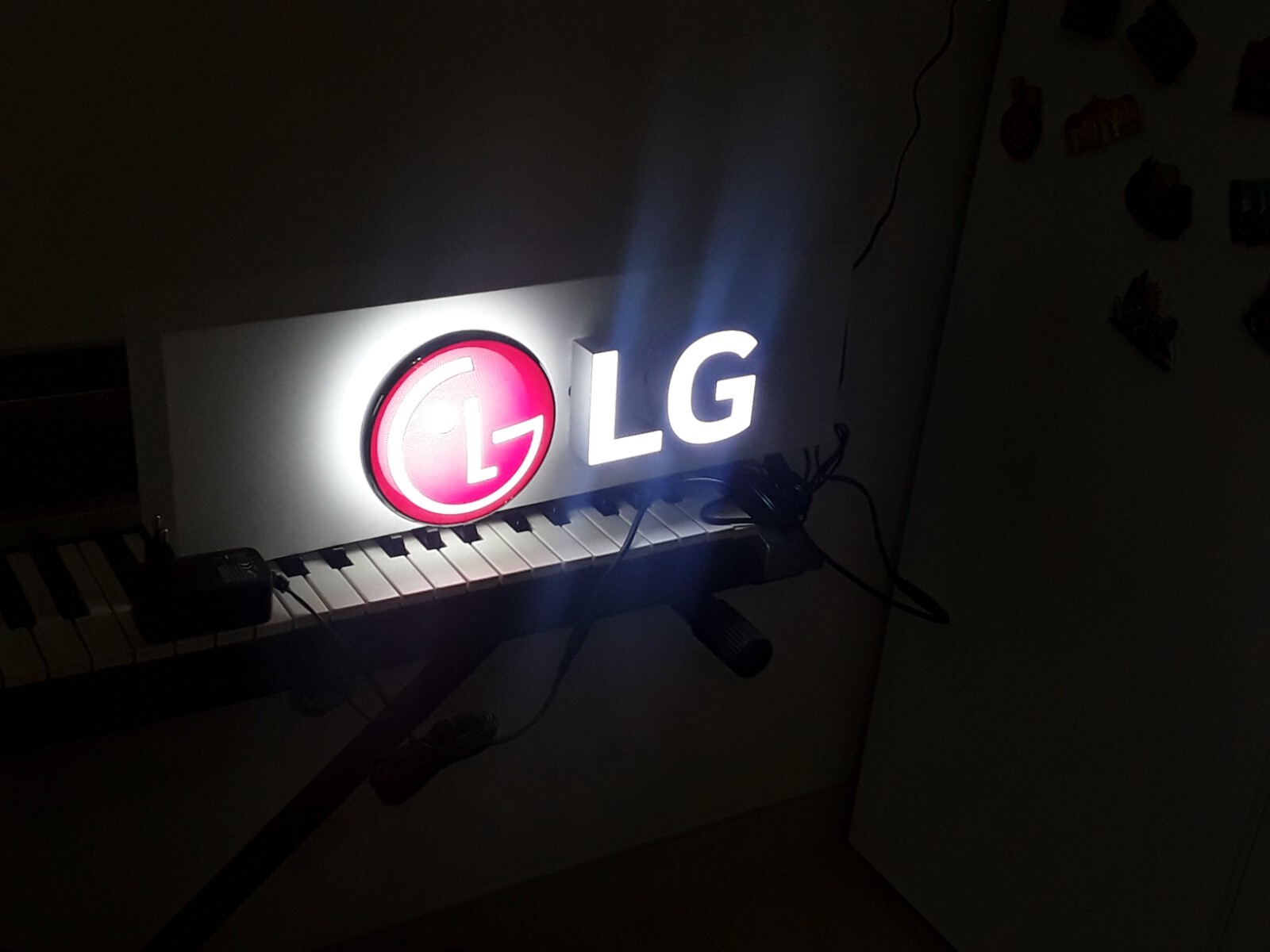 LG TWO-SIDED BRIGHT LG BENCH SIGN WORKING CM. 50X16 CIRCA