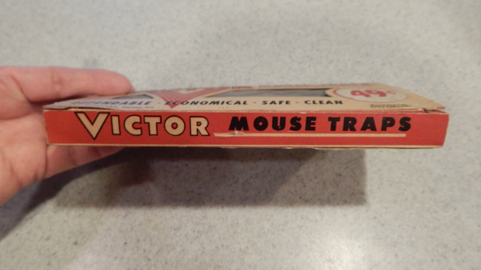 Victor Mouse Traps With Display Box and 3 Unused Traps – 1953